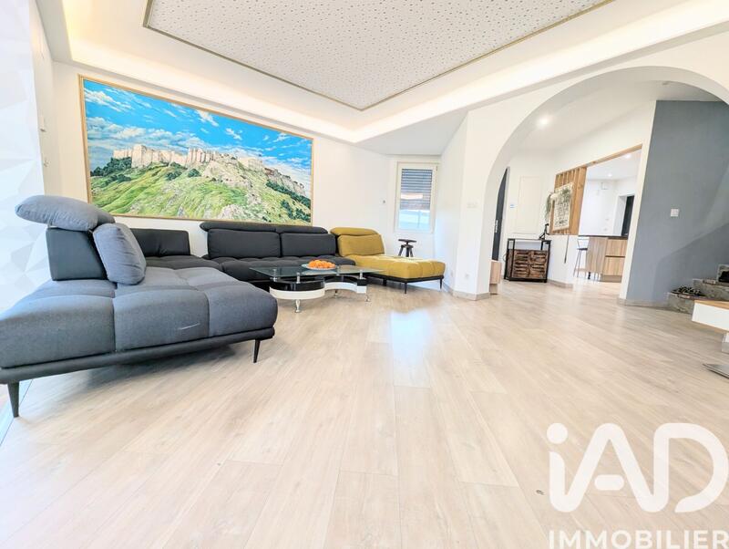Maison - 210 m² - 6 pièces