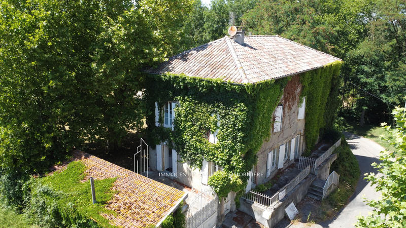Propriété - 163 m² - 9 pièces