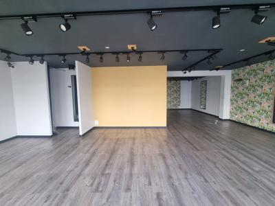 Local commercial - 85 m² - 2 pièces