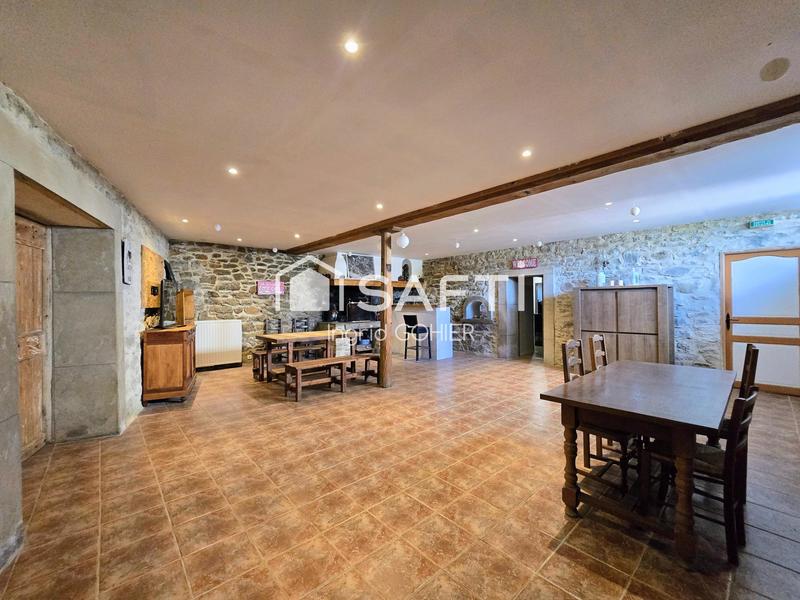 Maison - 322 m² - 9 pièces