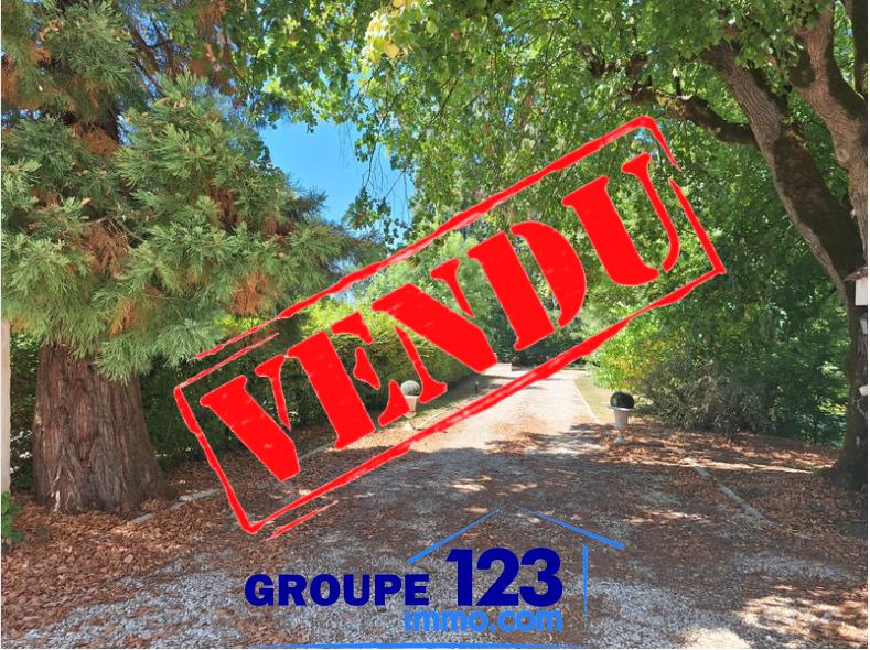 Maison - 211 m² - 8 pièces