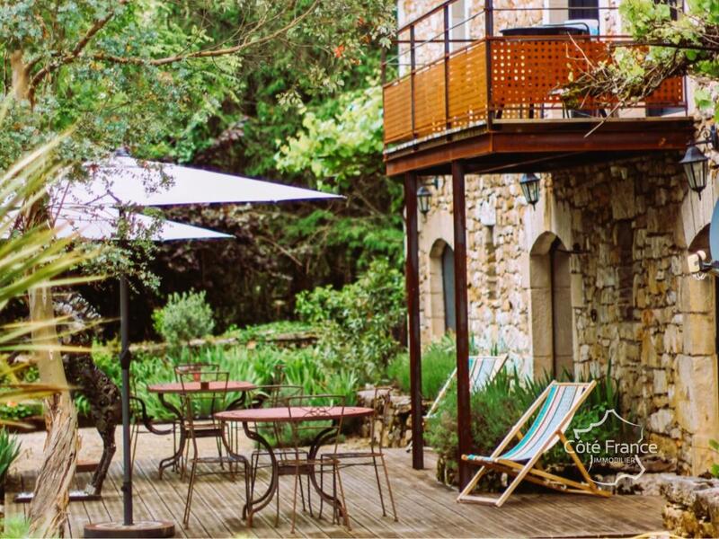 Maison - 394 m² - 12 pièces