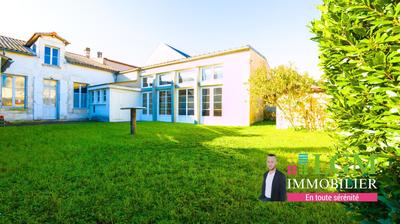 Maison - 310 m² - 6 pièces