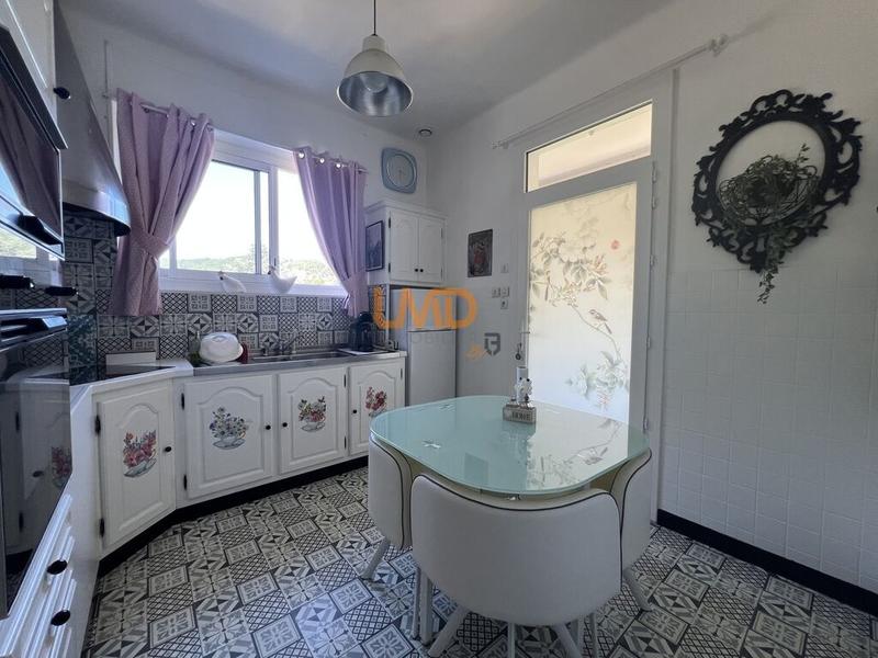 Propriété - 250 m² - 11 pièces