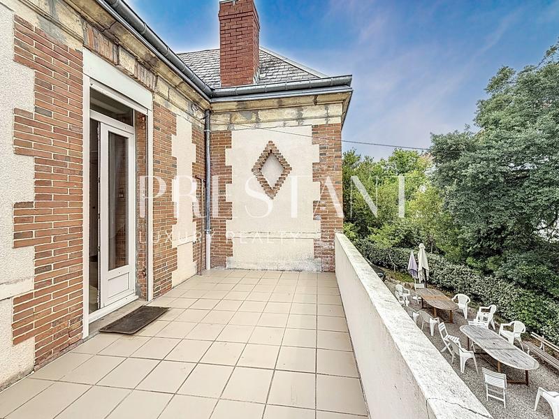 Maison - 204 m² - 8 pièces