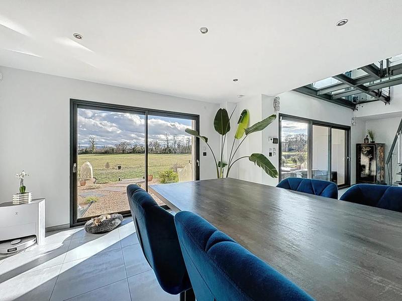 Propriété - 260 m² - 10 pièces