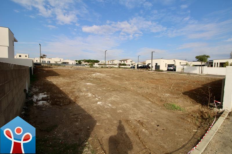 Terrain constructible - 702 m²