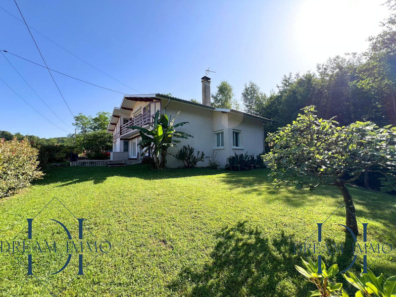 Maison - 207 m² - 7 pièces