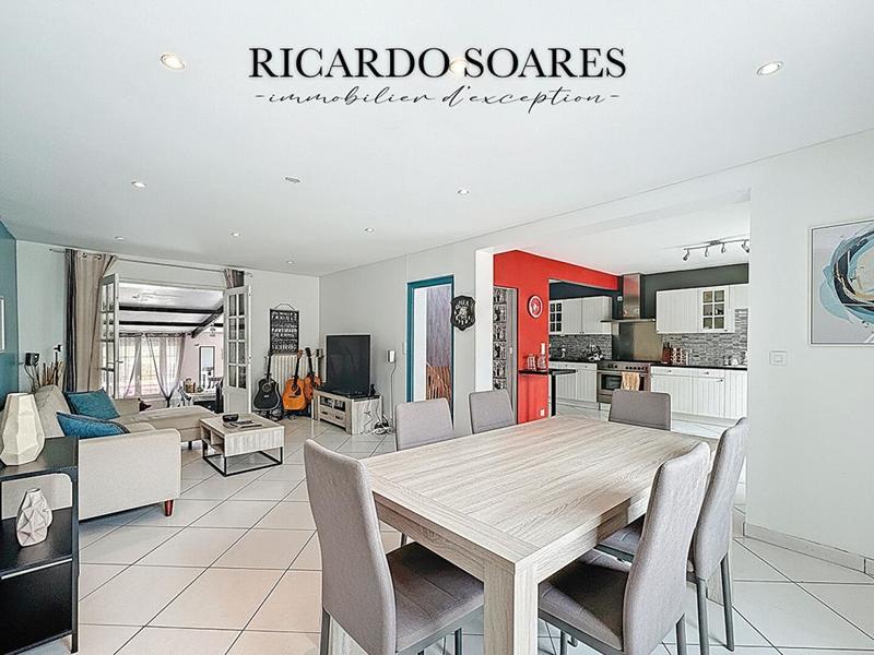 Maison - 277 m² - 10 pièces