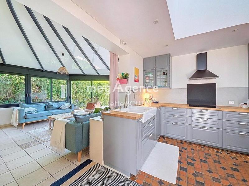 Maison - 182 m² - 8 pièces