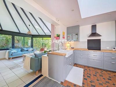 Maison - 182 m² - 8 pièces