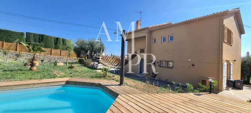 Maison - 200 m² - 8 pièces