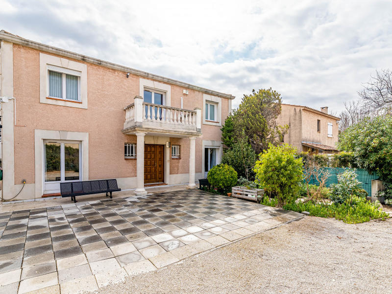 Maison - 232 m² - 12 pièces