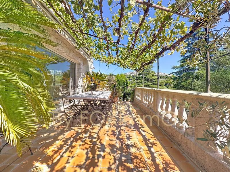 Villa - 372 m² - 9 pièces