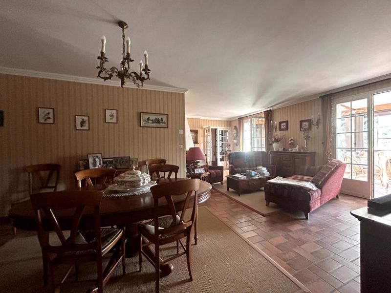 Propriété - 214 m² - 10 pièces