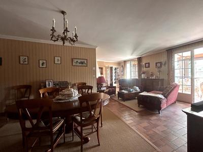 Propriété - 214 m² - 10 pièces