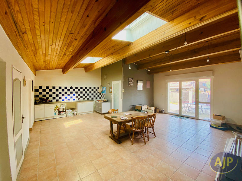 Maison - 211 m² - 7 pièces