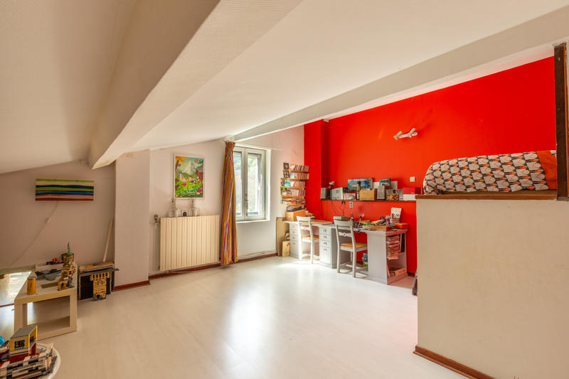Maison - 245 m² - 7 pièces