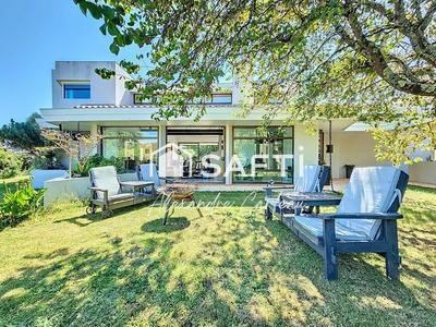 Maison - 240 m² - 7 pièces