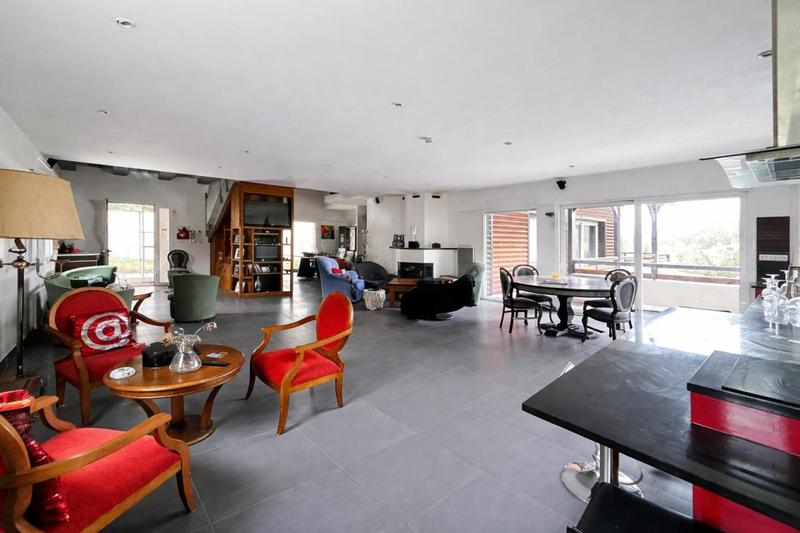 Villa - 530 m² - 6 pièces