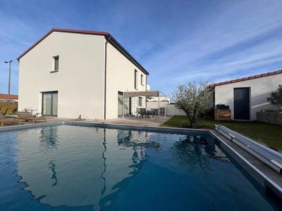 Maison - 140 m² - 5 pièces