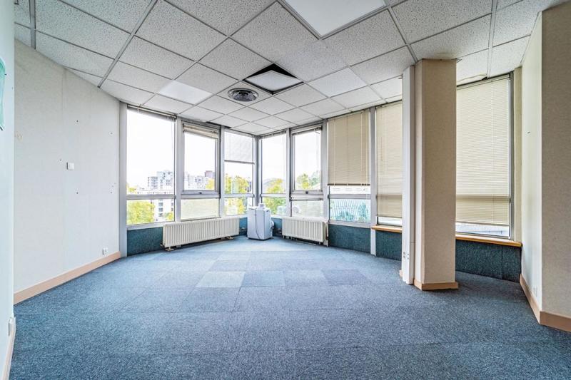 Bureau - 1 636 m²