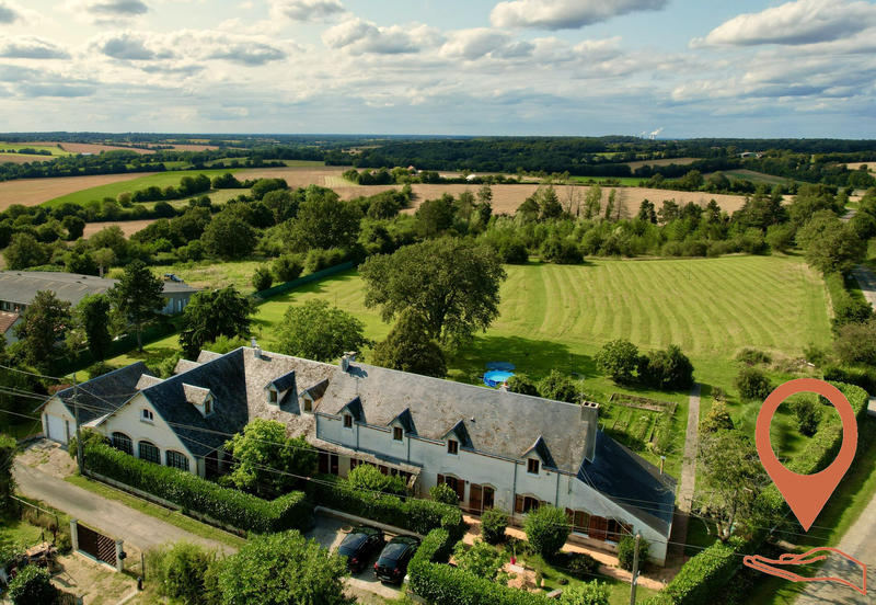 Maison traditionnelle - 575 m² - 16 pièces