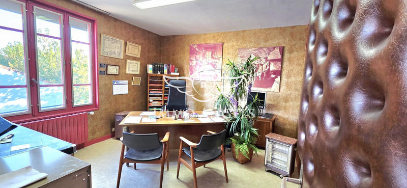 Mas - 554 m² - 26 pièces