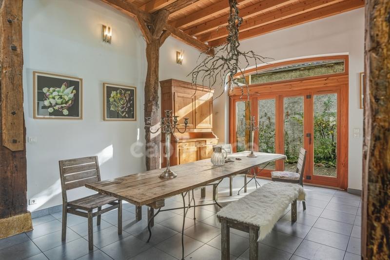 Maison - 328 m² - 8 pièces