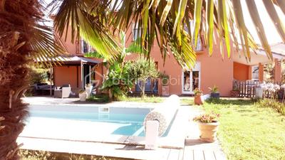 Maison - 230 m² - 7 pièces