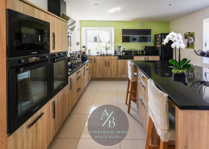 Maison - 240 m² - 7 pièces