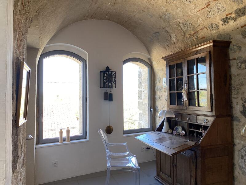 Maison - 382 m² - 10 pièces