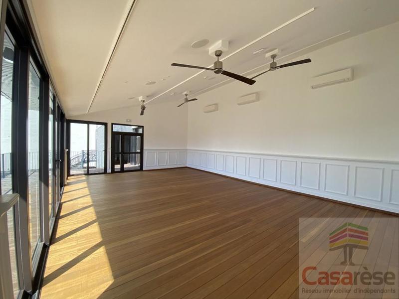 Local commercial - 280 m² - 8 pièces