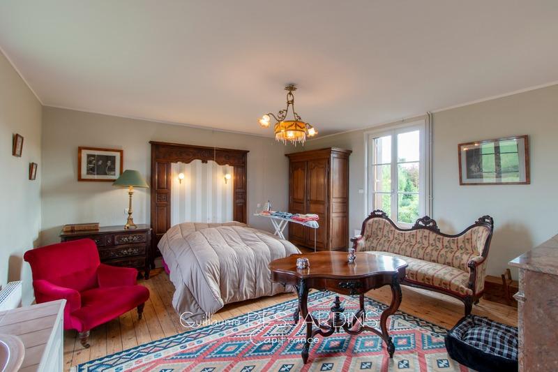 Maison - 175 m² - 9 pièces