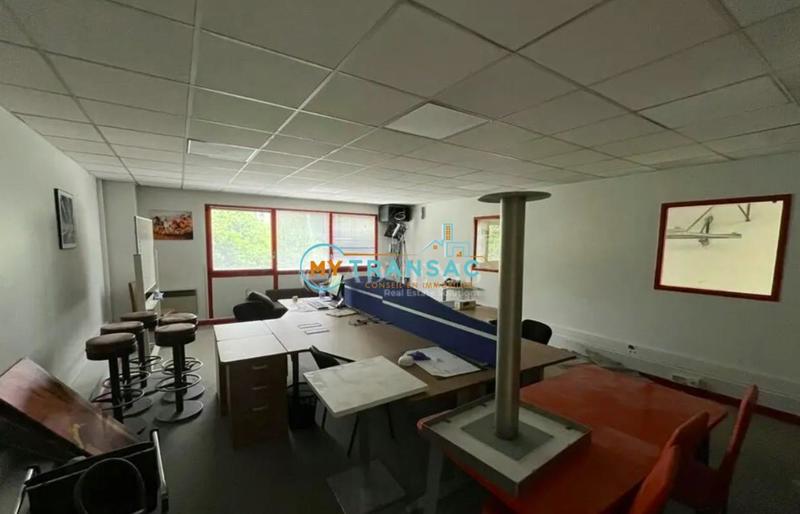 Local d'activité / Entrepôt - 370 m²