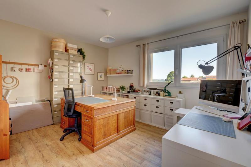 Maison - 240 m² - 8 pièces