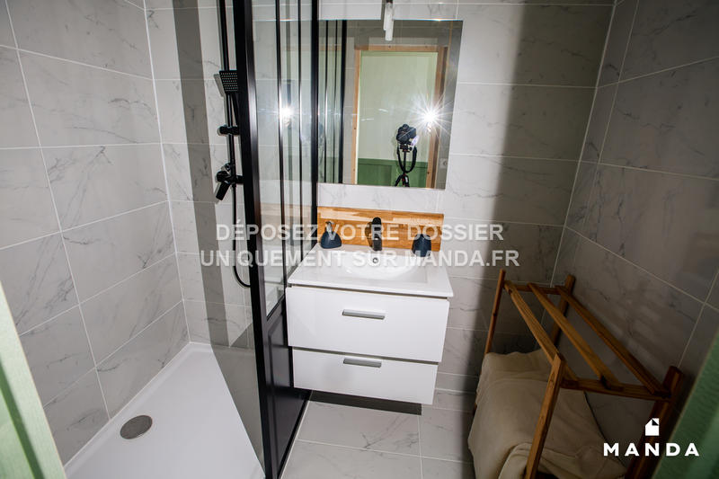 Chambre - 11 m² - 6 pièces