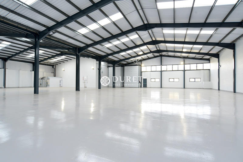 Local d'activités - 1 105 m²