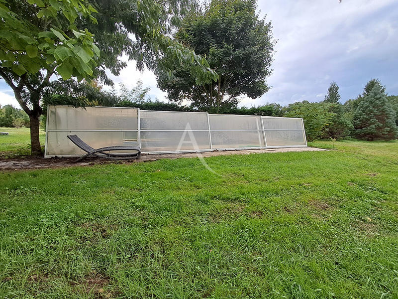 Maison - 305 m² - 10 pièces