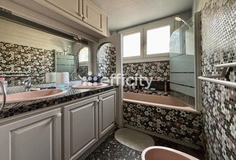 Villa - 260 m² - 10 pièces