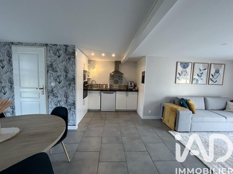 Maison - 240 m² - 11 pièces