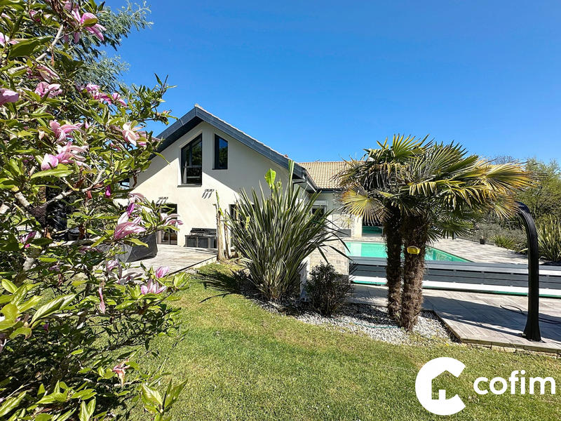 Maison contemporaine - 279 m² - 12 pièces