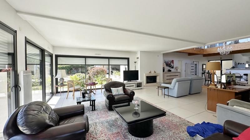 Maison d'architecte - 270 m² - 7 pièces