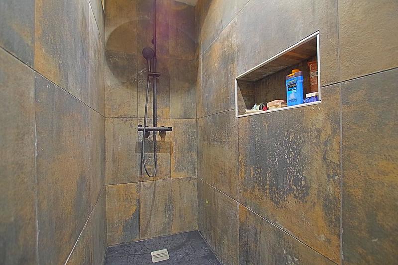 Maison - 234 m² - 7 pièces