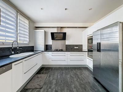 Maison - 220 m² - 7 pièces