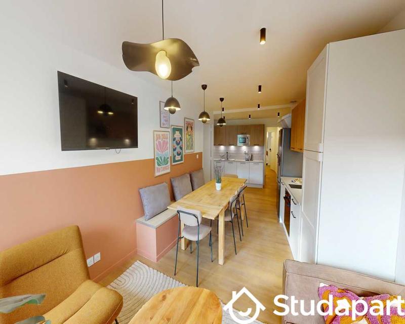 Chambre - 180 m² - 1 pièce