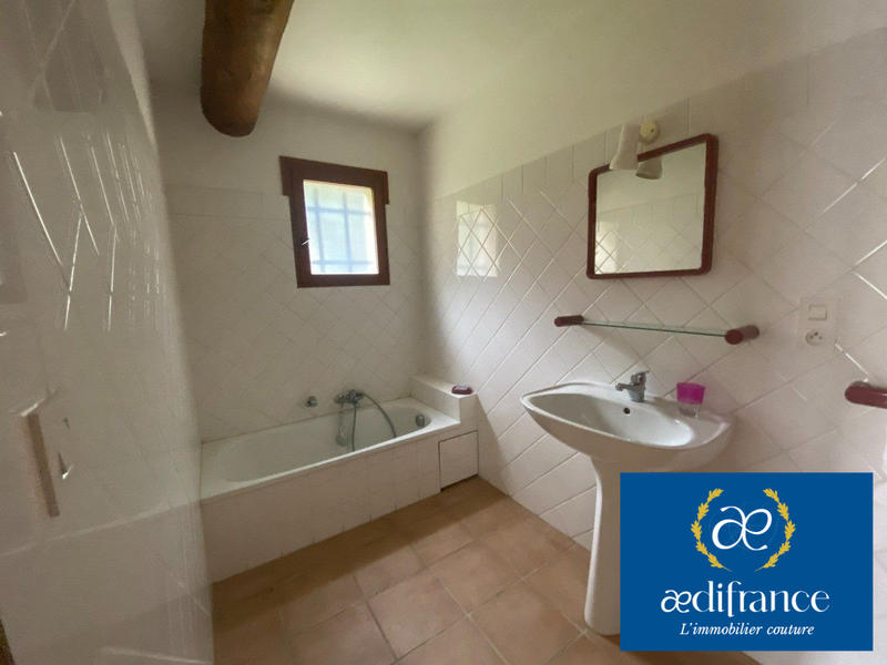 Maison traditionnelle - 231 m² - 9 pièces