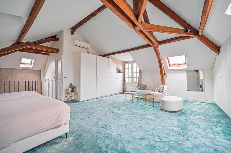 Maison - 418 m² - 9 pièces