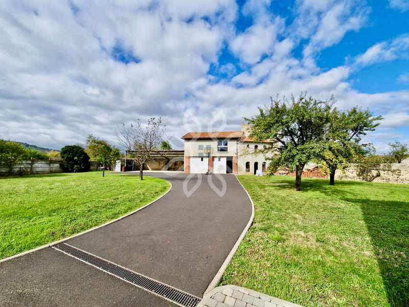 Propriété - 361 m² - 10 pièces