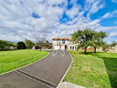 Propriété - 361 m² - 10 pièces